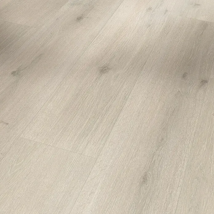 Parador Designboden Modular One - Eiche Urban weiß, Landhausdiele, 2.200 x 235 x 8 mm - Nahtlose Ansicht von hellem Laminatboden mit subtilen Holzmaserungen für ein modernes, elegantes Aussehen.