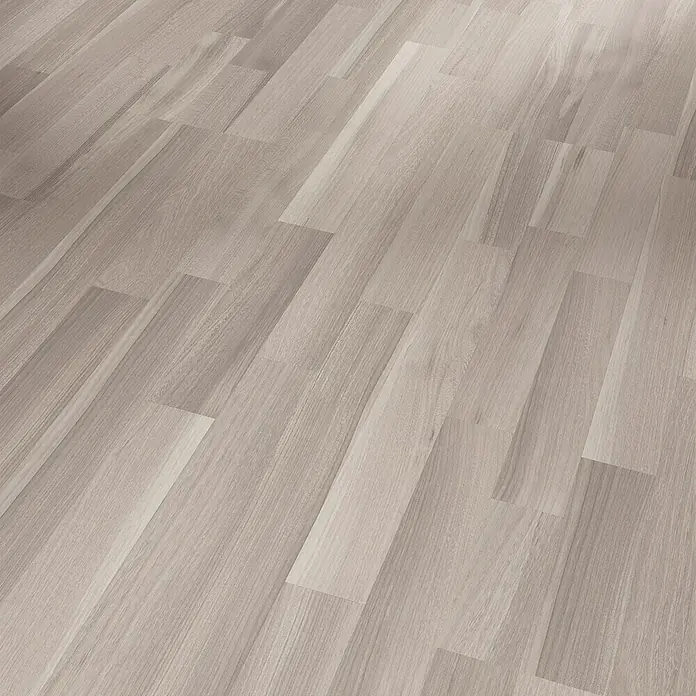 Parador Laminatmuster Basic 200 Akazie grau - 200 x 194 x 7 mm, Schiffsboden - Ein elegantes Bild von hellem Parkettboden, ideal für die Gestaltung moderner Wohnräume mit einem Hauch von Wärme und Stil.