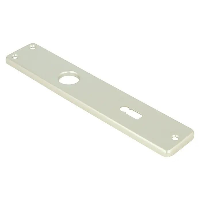 Portaferm Langschild - Distanznorm: 72 mm, Buntbart, Neusilber, Eckig - Nahaufnahme einer Türschildabdeckung aus Metall, die sich ideal für das Aufrüsten oder Ersetzen bestehender Türbeschläge eignet.