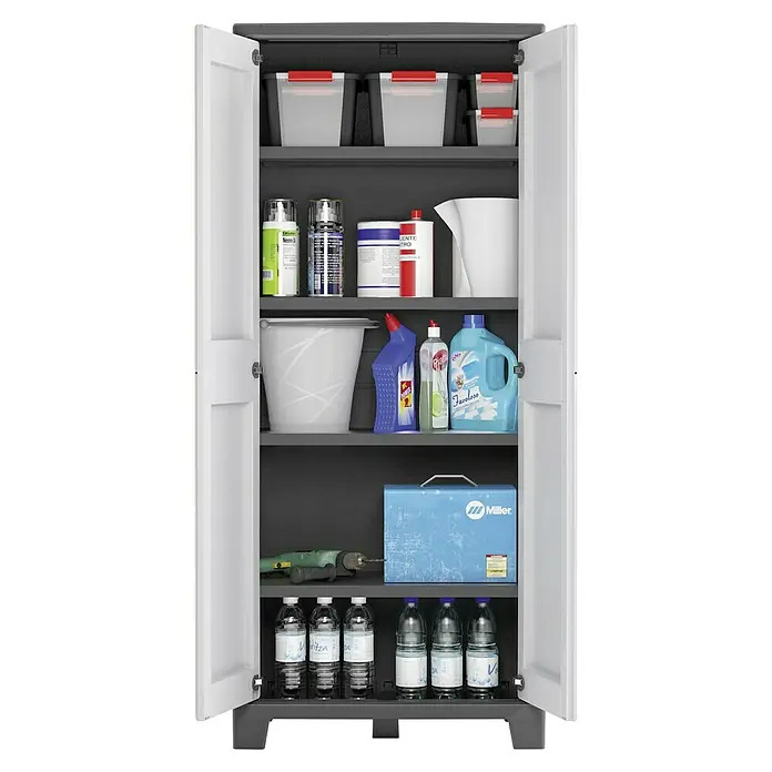 Regalux Space Line Kunststoff-Mehrzweckschrank - L x B x H: 44 x 80 x 182 cm, Anzahl Türen: 2 Stk., Grau/Schwarz - Ein grauer Kunststoffschrank mit offenen weißen Türen, gefüllt mit Aufbewahrungsbehältern, Reinigungsutensilien, Werkzeugen und Wasserflaschen.