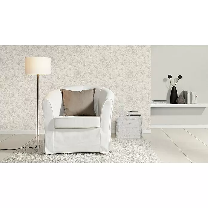 Rasch Salsa Vliestapete Textilstruktur - Hellgrau, Uni, 10,05 x 0,53 m - Elegante hellbeige Tapete mit detailliertem grauem Blumen- und Vogelmuster an einer Wohnzimmerwand.