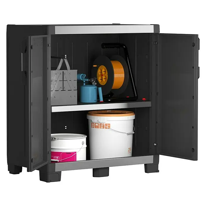 Keter Kunststoff-Mehrzweckschrank Premium XL - L x B x H: 54 x 89 x 99 cm - Ein grauer Kunststoffschrank mit offenen Türen, gefüllt mit Werkzeugen und Eimern, präsentiert die Vielseitigkeit des Stauraums.