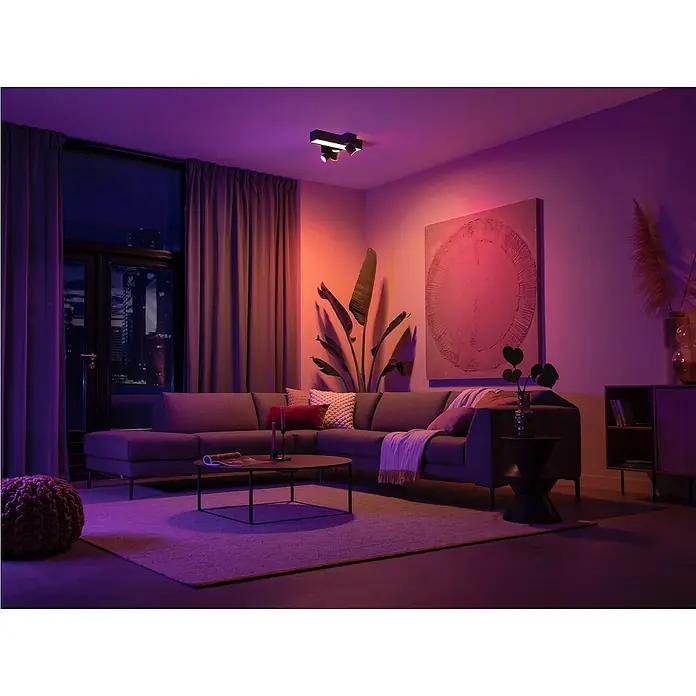 Philips Hue LED-Deckenstrahler Centris25 W, L x B x H: 40,8 x 33,7 x 12,8 cm, Schwarz, Mehrfarbig - Wohnzimmer mit stimmungsvoller Beleuchtung durch smarte Philips Hue Leuchten, die eine gemütliche Atmosphäre schaffen.