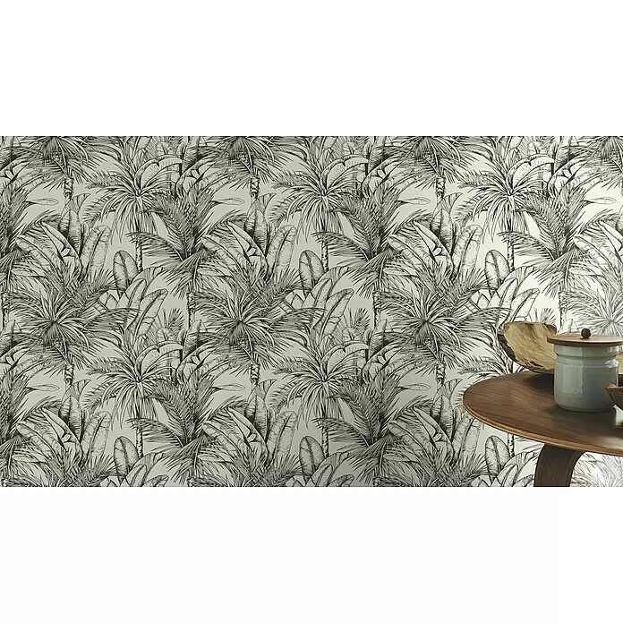 Rasch Salsa Vliestapete Palmen - Schwarz-Weiß, Floral, 10,05 x 0,53 m - Tapete mit schwarz-weißem tropischem Palmen- und Bananenblattmuster an einer Wand in einem Raum.