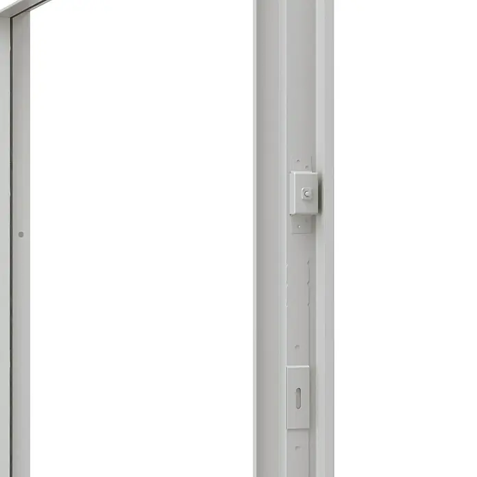 Padilla Eckzarge Rever - 87,5 x 200 cm, DIN Anschlag: Links/Rechts, Lichtgrau - Nahaufnahme eines weißen Türrahmens mit Beschlägen und Schließmechanismus, der Details und Funktionalität hervorhebt.