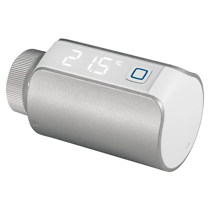 Homematic IP Heizkörper-Thermostat Evo HmIP-eTRV-E-S - Ventilanschluss: M30 x 1,5 mm, Batteriebetrieben, 94 x 53 x 55 mm, Silber - Nahaufnahme eines smarten Heizkörperthermostats mit digitaler Anzeige und Bedienelementen in Silber und Weiß.