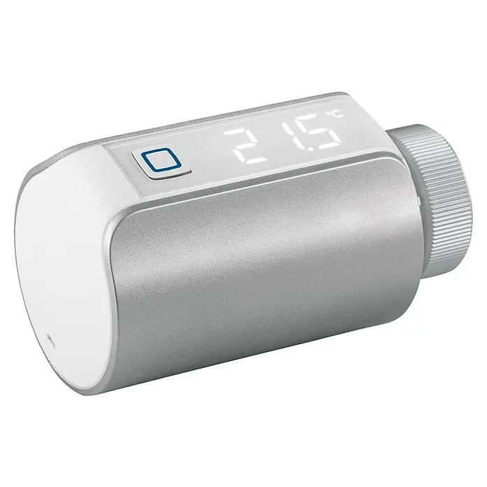 Homematic IP Heizkörper-Thermostat Evo HmIP-eTRV-E-S - Ventilanschluss: M30 x 1,5 mm, Batteriebetrieben, 94 x 53 x 55 mm, Silber - Nahaufnahme eines intelligenten Heizkörperthermostats mit digitaler Anzeige und Einstellrad.