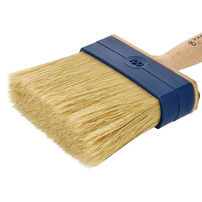 Profi Depot by Storch-Ciret Flächenstreicher - Breite Borsten: 100 mm, Mischborsten, Holz - Nahaufnahme eines breiten Flachpinsels mit blauer Einfassung und Holzgriff, der für Malerarbeiten geeignet ist.
