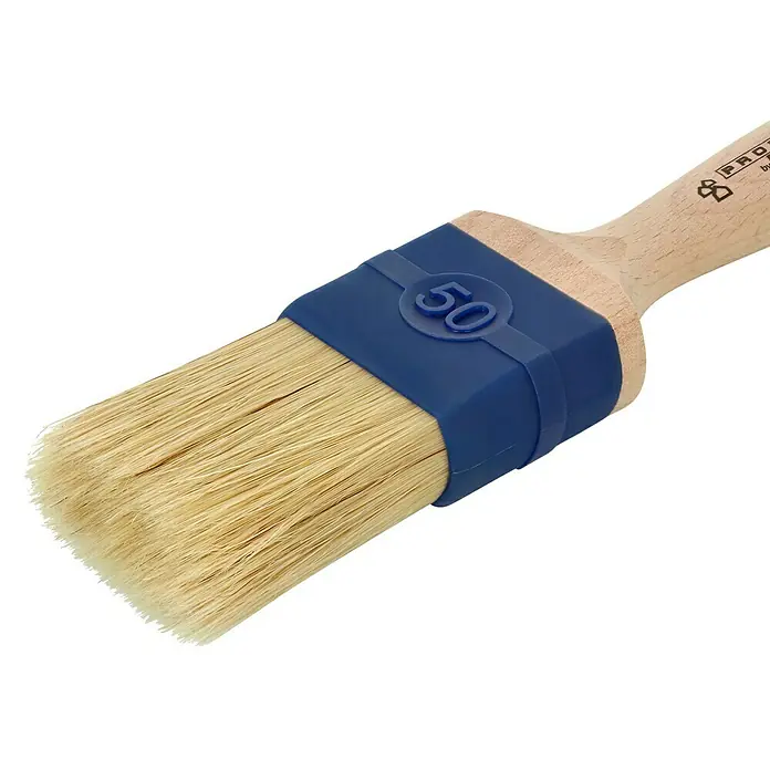 Profi Depot by Storch-Ciret Flachpinsel - Breite Borsten: 50 mm, Mischborsten, Holz - Detailaufnahme eines Pinsel mit blauem Band und der Nummer 50, der für präzise Farbaufträge konzipiert ist.