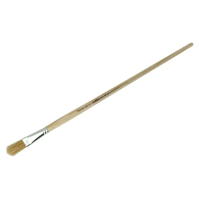Strichzieher - Größe Pinsel: 14, Chinaborsten, Holz - Nahaufnahme eines Pinsel mit Holzgriff, der für feine Detailarbeiten und zum Auftragen von Farbe auf Leinwände oder andere Oberflächen verwendet wird.