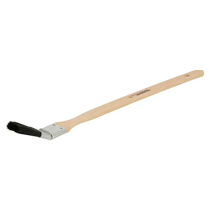 Profi Depot by Storch-Ciret Eckenstreicher - Breite Borsten: 35 mm, Mischborsten, Holz, 44,5 cm - Eine Detailaufnahme einer Heizkörperpinsel mit gebogenem Hals und hellem Holzgriff vor schwarzem Hintergrund.