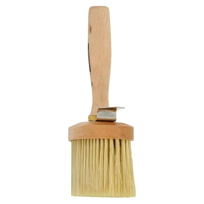Profi Depot by Storch-Ciret Flächenstreicher oval - Breite Borsten: 130 mm, Mischborsten, Holz - Nahaufnahme einer Quast-Tapetenbürste mit hellem Holzgriff, ideal zum gleichmäßigen Andrücken von Tapeten.