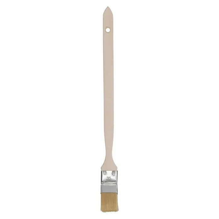 Eckenstreicher - Breite Borsten: 35 mm, Kunstborsten, Holz - Detailaufnahme eines Pinsel mit hellem Holzgriff, silberner Zwinge und hellen Borsten. Ideal zum Auftragen von Farbe.