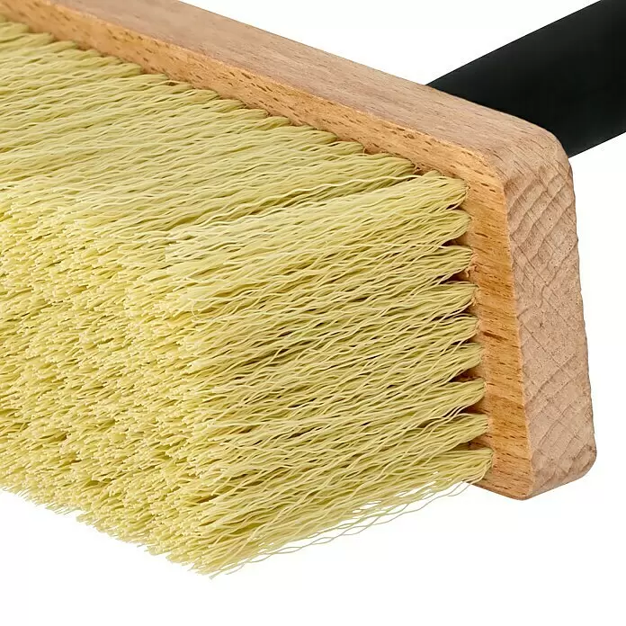 Bitumenbürste Lösemittelbeständig - 170 x 70 mm, Fibre-Kunststoff - Nahaufnahme einer Bürste mit hellgelben Borsten und einem Holzblockboden mit schwarzem Griff.