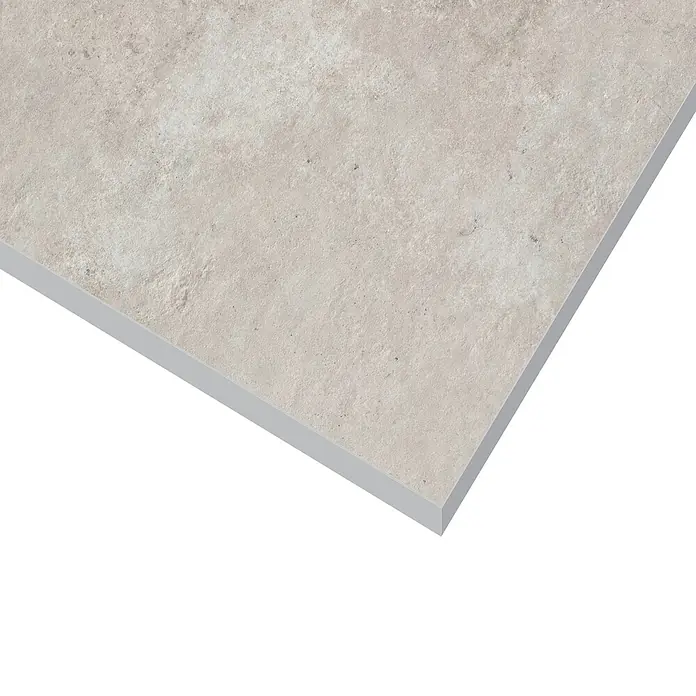 RAK Ceramics Feinsteinzeugfliese Volterra - 60 x 60 cm, Sandgrau, Matt - Nahaufnahme einer hellgrauen Keramikfliese mit leichter Textur, ideal für moderne Innenräume.