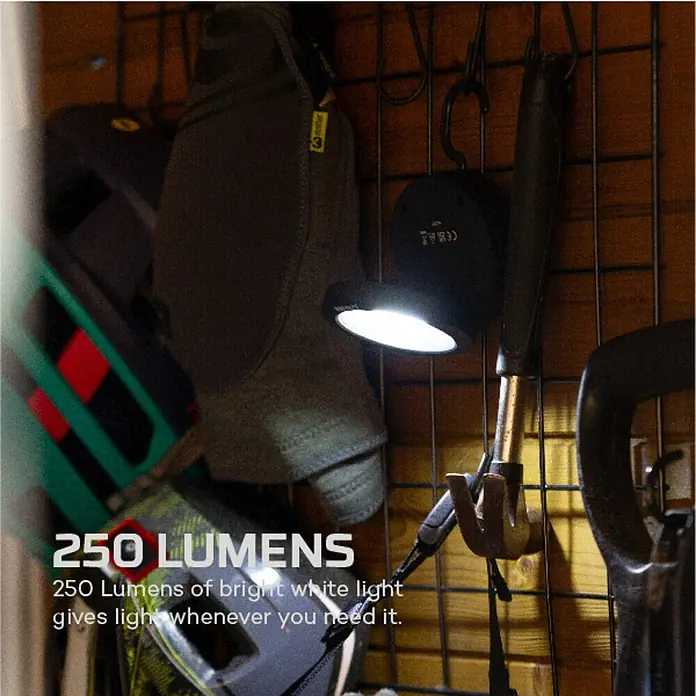 Nebo Tools Linterna Angele Light - 3,8 x 8 x 8 cm, IPX4 - Una luz LED portátil de 250 lúmenes colgada en un gancho que proporciona iluminación. ¡Perfecta para iluminar cualquier rincón oscuro!