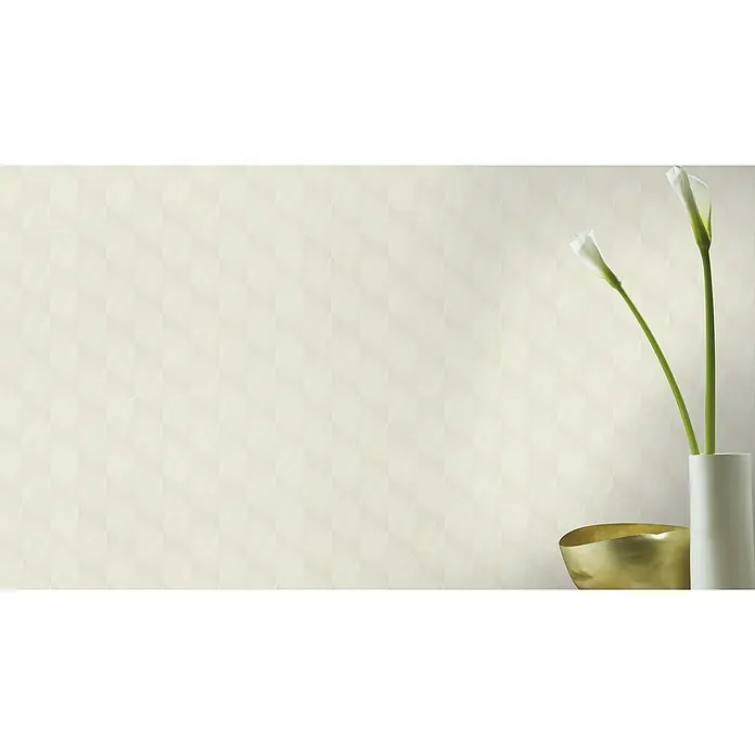 Rasch Tropical House VliestapeteAltweiß, Grafisch, 10,05 x 0,53 m - Nahaufnahme eines stilvollen, strukturierten Hintergrunds mit einem Hauch von Blumenschmuck in einer eleganten Vase.