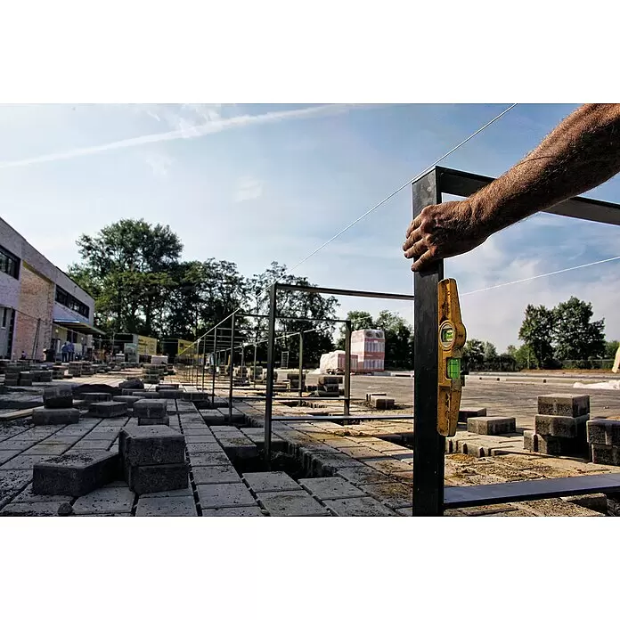 Stabila Wasserwaage Typ 81 SM - Länge: 25 cm, Anzahl Libellen: 2 Stk. - Anwendungsbeispiel