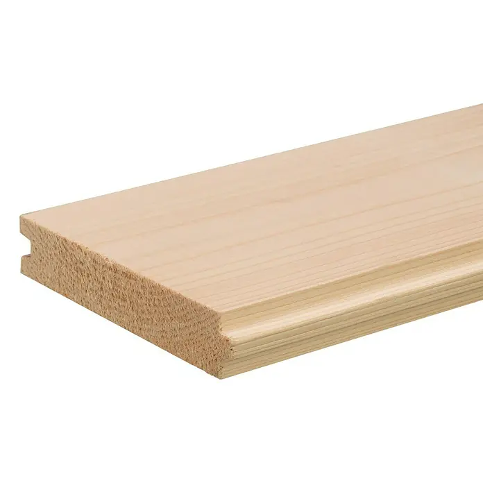 Hobeldiele - Fichte/Tanne, 2.000 x 146 x 27 mm - Nahaufnahme eines einzelnen Profilbretts aus hellem Holz mit Nut und Feder auf schwarzem Hintergrund.