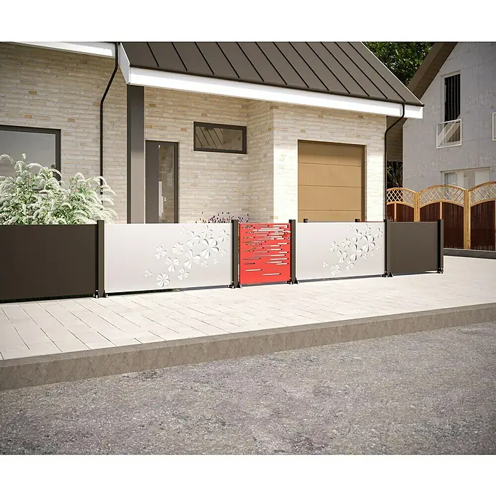 Gabio Zauntor Lines - 4,2 x 90 cm, Stahl, Rubinrot - Dekorative Gartenzaun-Elemente aus Metall in verschiedenen Farben und Designs vor einem Wohnhaus, die Privatsphäre und Ästhetik vereinen.