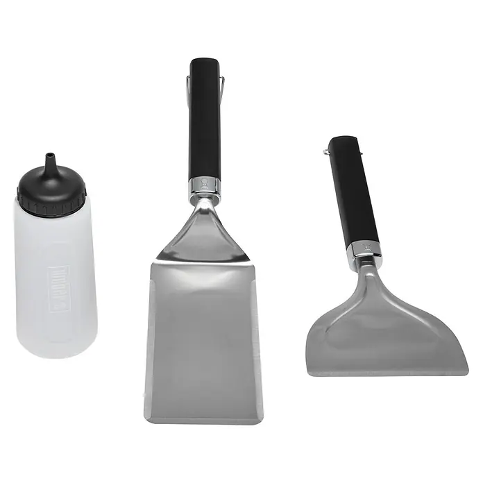 Weber Starter-Set Grillplatten - 3 -tlg. - Bild von einem Weber Grillbesteck-Set mit einer Saucenflasche und zwei Grillwendern mit schwarzen Griffen.