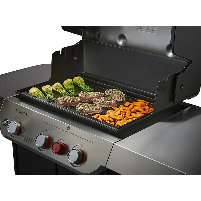 Weber Grillplatte Genesis - Metall, Passend für: Weber Serien Genesis 300 und Genesis II 300 ab dem Baujahr 2016 - Weber Genesis Gasgrill mit Gemüse und Thunfisch auf der Grillplatte. Ideal zum gesunden Grillen von Speisen.
