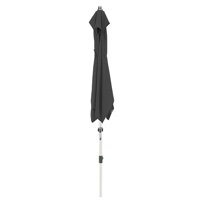 Doppler Expert Marktschirm Auto Tilt - Anthrazit, Bespannungsmaß (L x B): 140 x 220 cm - Geschlossener grauer Sonnenschirm mit weißem Mast. Der Schirm ist zusammengebunden und bereit für die Lagerung. Ideal für Garten und Terrasse.