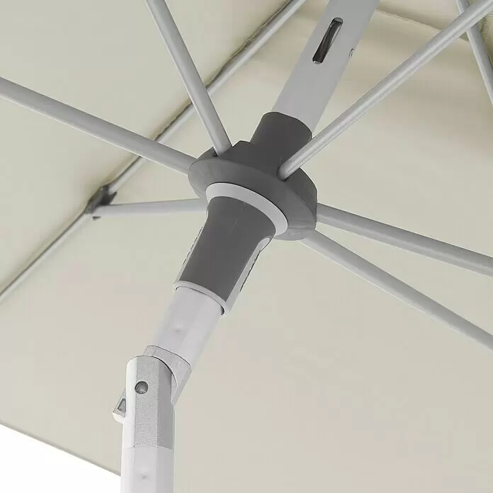 Doppler Expert Marktschirm Auto Tilt - Natur, Bespannungsmaß (L x B): 140 x 220 cm - Ansicht von unten eines hellbeigen Sonnenschirms mit einem weiß-grauen Metall- und Kunststoffrahmen, der seine Streben und die zentrale Nabe zeigt.