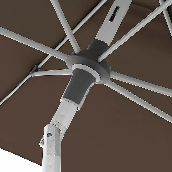 Doppler Expert Marktschirm Auto Tilt - Greige, Bespannungsmaß (L x B): 140 x 220 cm - Unterseite eines braunen Sonnenschirms mit weißem Gestell und grauem zentralen Mechanismus.