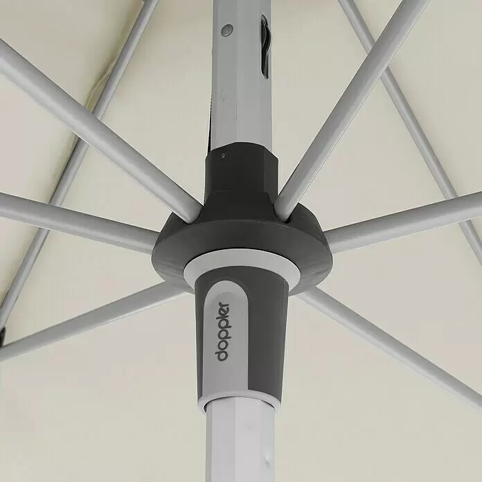 Doppler Expert Marktschirm Auto Tilt - Natur, Bespannungsmaß (L x B): 140 x 220 cm - Helles graues Sonnenschirmgestell mit Rippen, dunkler grauer Mittelkuppel und beigem Bezug. Marke 'doppler'.