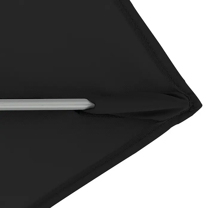 Doppler Expert Marktschirm Auto Tilt - Schwarz, Bespannungsmaß (L x B): 140 x 220 cm - Nahaufnahme einer schwarzen Sonnenschirmspitze mit silberner Strebe, die ein minimalistisches Design und hochwertige Verarbeitung zeigt.