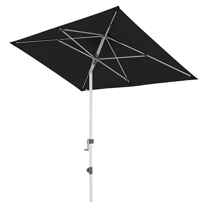 Doppler Expert Marktschirm Auto Tilt - Schwarz, Bespannungsmaß (L x B): 140 x 220 cm - Bild eines rechteckigen, schwarzen Sonnenschirms mit weißem Gestell und Stiel. Der Sonnenschirm ist von unten aufgenommen und auf einem schwarzen Hintergrund.