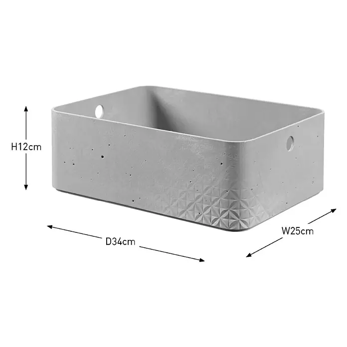 Curver Aufbewahrungsbox Beton M - L x B x H: 34 x 24 x 12 cm, Material: Kunststoff, Beton - Das Bild zeigt einen grauen, rechteckigen Aufbewahrungskorb aus Beton mit den Maßen H12cm x B25cm x T34cm. Der Korb hat runde Grifflöcher an den Seiten.