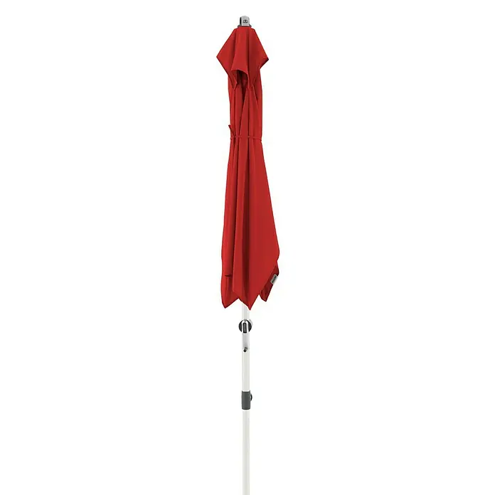 Doppler Expert Marktschirm Auto Tilt - Bordeaux, Bespannungsmaß (L x B): 140 x 220 cm - Nahaufnahme eines geschlossenen roten Sonnenschirms auf einem weißen Ständer. Der Schirm ist sauber gefaltet und bereit für den Einsatz.