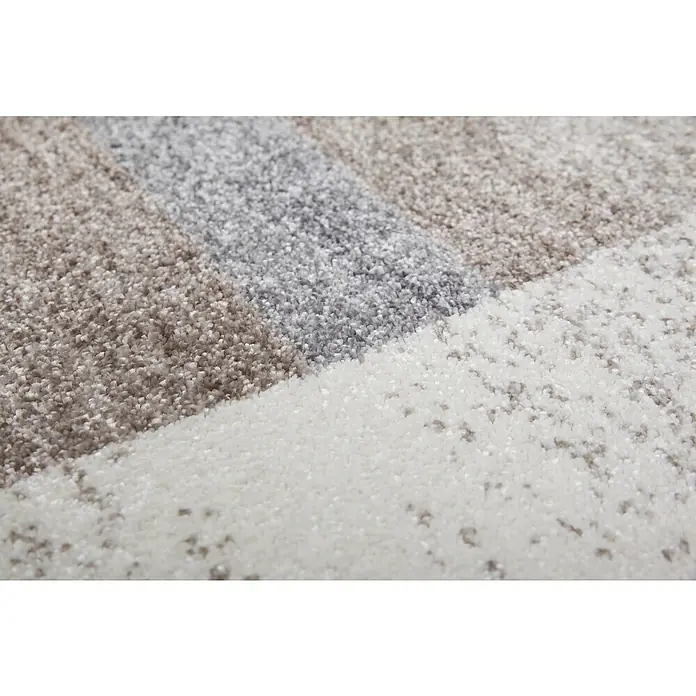 Kurzflorteppich Feeling 500 - Beige/Silber, 170 x 120 cm, 100 % Polypropylen (Flor) - Nahaufnahme eines Teppichs mit geometrischem Muster in Grau-, Beige- und Weißtönen, der eine weiche Textur und moderne Optik bietet.
