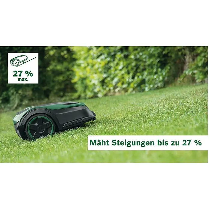 Bosch Mähroboter Indego M 700 - 700 m², Schnittbreite: 19 cm, Induktionsgestützte Navigation, Begrenzungskabel - Ein grüner und schwarzer Bosch Mähroboter auf Rasen. Der Roboter kann Steigungen bis zu 27 % mähen und ist ideal für Gärten mit Hügeln.
