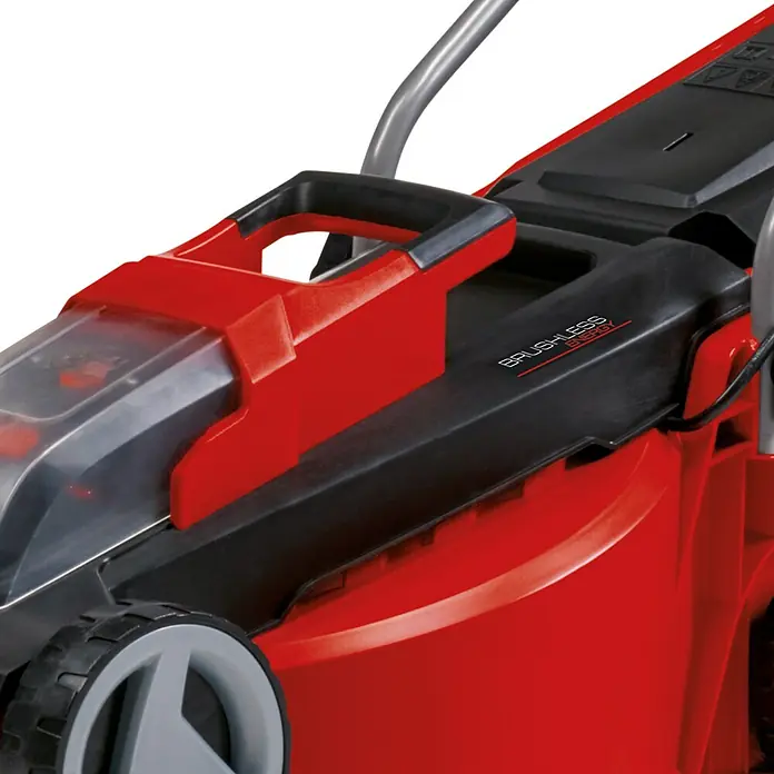Einhell PXC 18V Cortacésped de batería GE-CM 18/30 Li - 18 V, Iones de litio, 3 Ah, 1 batería, Ancho de corte: 30 cm - Vista detallada de un cortacésped rojo con tecnología Brushless Energy y rueda gris. Ideal para un jardín bien cuidado.