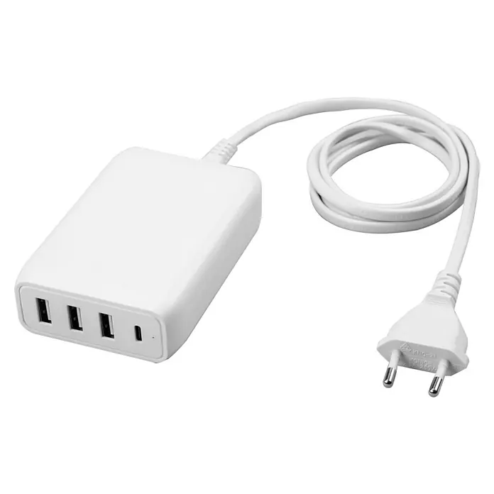 BAUHAUS USB-Ladegerät Quick Charger - 4-fach, Weiß, USB-A-Buchse, USB-C-Buchse, Max. Leistung: 45 W - Ein weißer USB-Ladegerät mit vier Anschlüssen und Eurostecker mit einem gewickelten Kabel auf schwarzem Hintergrund.