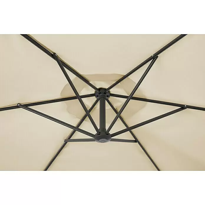 Schneider Classic Ampelschirm rund Venus - Natur, Durchmesser Bespannung: 300 cm - Unterseite eines beigen Sonnenschirms mit dunkelgrauem Metallgestell.