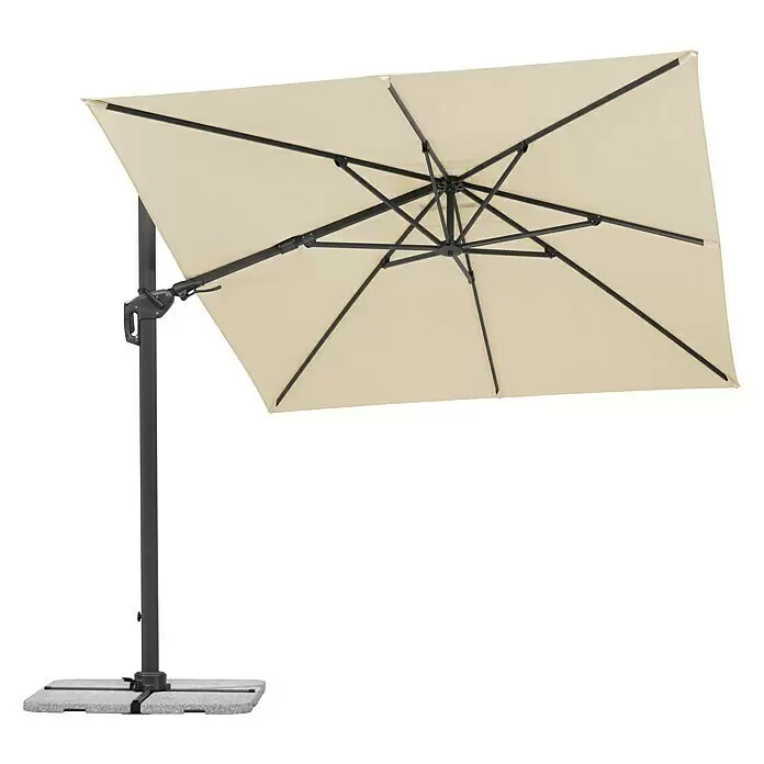 Schneider Classic Ampelschirm Rhodos Twist - Natur, Bespannungsmaß (L x B): 260 x 350 cm - Beiger quadratischer Freiarmschirm mit dunkelgrauem Gestell und vierteiligem Steinstandfuß, teilweise geneigt.