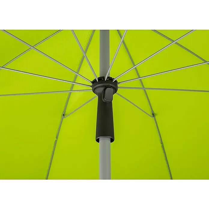 Schneider Classic Marktschirm rund Locarno - Apfelgrün, Durchmesser Bespannung: 220 cm - Nahaufnahme des Inneren eines limettengrünen Sonnenschirms mit schwarzem Mechanismus und silbernen Rippen.