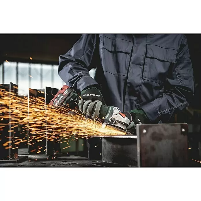 Metabo CAS 18V Akku-Winkelschleifer W 18 LT BL 11-125 - 2 Akkus, 4 Ah, Durchmesser Scheibe: 125 mm - Anwendungsbeispiel