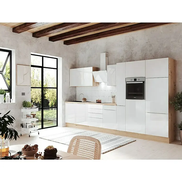 BAUHAUS Küchenzeile Sandra - Breite: 370 cm, Weiß, Farbe Korpus: Artisan Eiche, Mit Elektrogeräten - Moderne Küche mit weißen Hochglanzfronten und Holzakzenten, die eine helle und stilvolle Atmosphäre schafft.