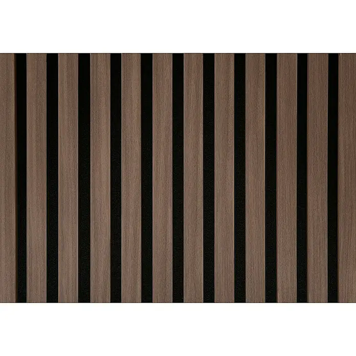 FibroTech Akustikpaneel Unika 25 - Walnut, 2.440 x 600 x 22 mm - Nahaufnahme einer Akustik-Wandpaneele aus Holz mit stilvollen vertikalen Lamellen und einer geräuschabsorbierenden schwarzen Filzunterlage.