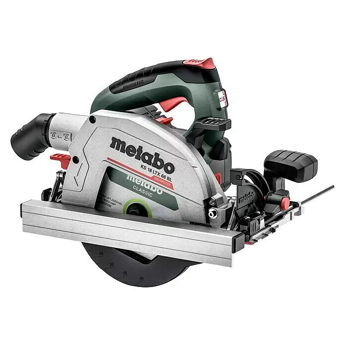 Metabo CAS 18V Akku-Handkreissäge KS 18 LTX 66 BL - 18 V, Ohne Akku, 4.800 U/min - Eine silber-graue und schwarze Metabo Akku-Handkreissäge mit grünen und roten Akzenten, mit Sägeblatt und verstellbarer Basis für Holzarbeiten.