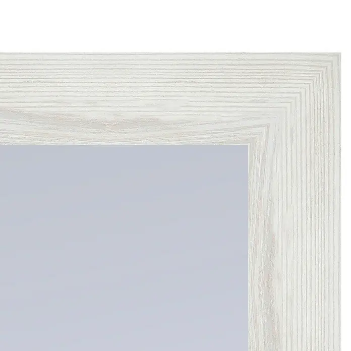 Espejo de pared DM Lisboa - 54 x 174 cm, Blanco - Primer plano de un marco de madera blanco, que ofrece un acento moderno y natural para cualquier imagen u obra de arte.