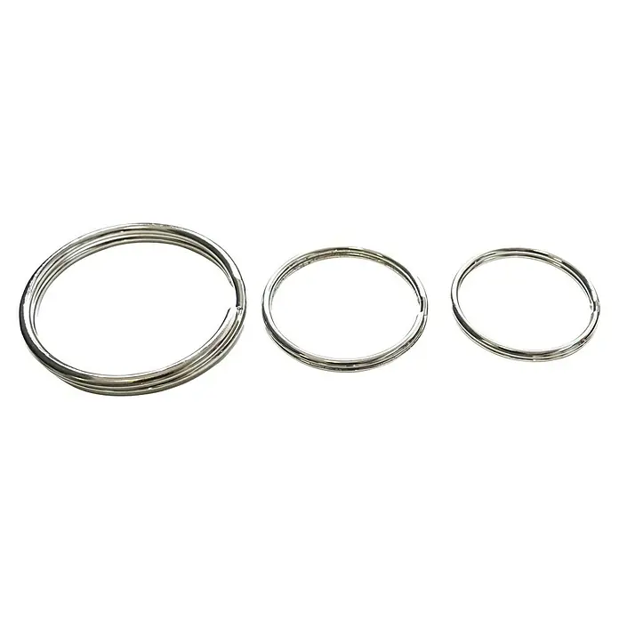 Reiher Schlüsselring-Set - 3 Stk., Vernickelt, Silber, ⌀ 35/38/50mm - Nahaufnahme von drei Schlüsselringen unterschiedlicher Größe, die nebeneinander aufgereiht sind.