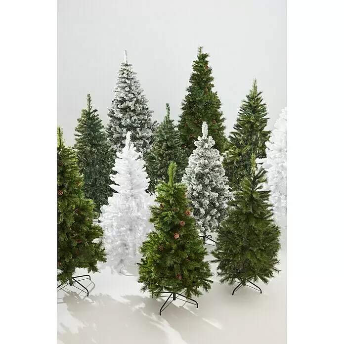 Árbol de Navidad artificial Canmore - Altura: 185 cm, Verde - Una colección de árboles de Navidad artificiales en estilos verde, nevado y blanco, algunos con piñas.