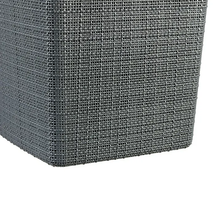 Curver Aufbewahrungsbox Jute-Optik - L x B x H: 27 x 20 x 11 cm, Kunststoff, Grau - Nahaufnahme eines grauen, gewebten Aufbewahrungskorbs. Die Textur ist detailliert und zeigt das Muster des Korbs deutlich.