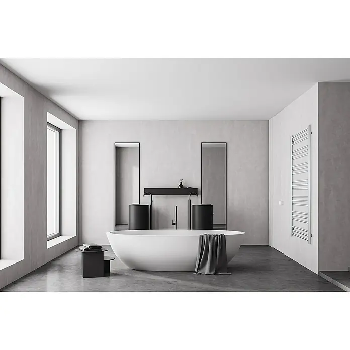 TVS Design Badheizkörper Nemo - B x H: 36 x 140 cm - Elegantes Badezimmerdesign in Schwarz und Weiß mit freistehender Badewanne als zentralem Blickfang und stilvollen Waschtischen.